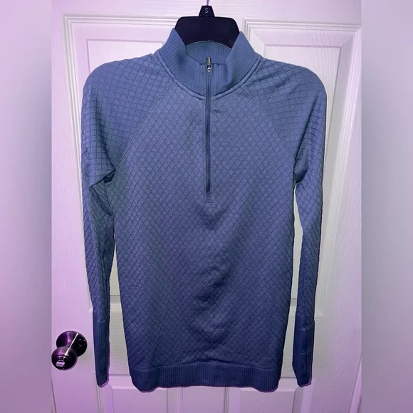 Lululemon athletica Women's 1/2 Zip top - Slate Blue - Picture 2 of 4